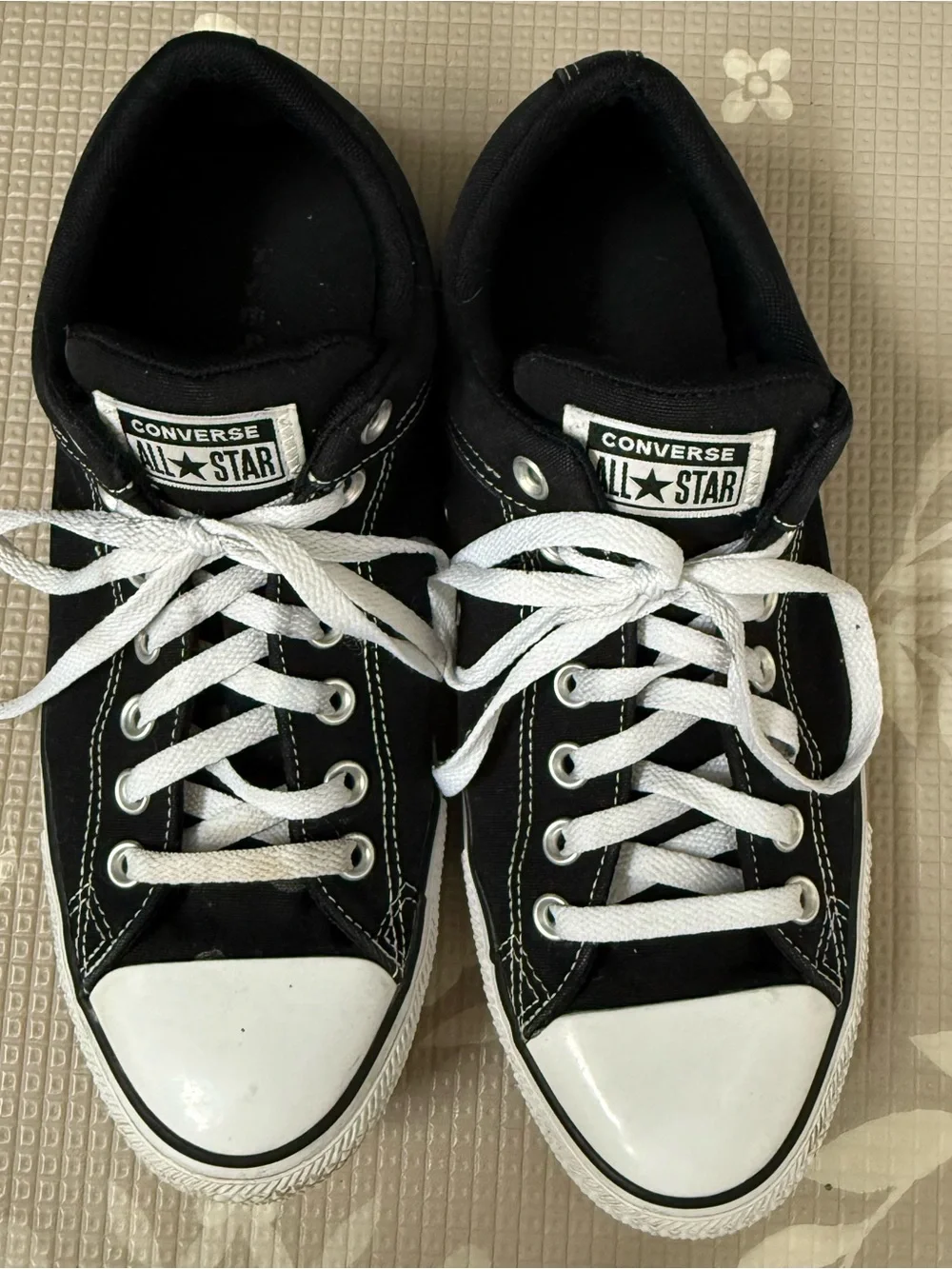 Converse Black and White Unisex Canvas Sneaker women’s size 12, men’s size 10 - Picture 7 of 7